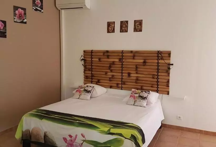 Aamiaismajoitus (B&B) La Maison Du Castellet