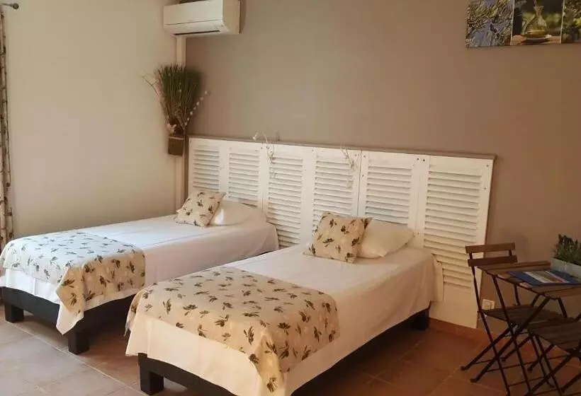 Aamiaismajoitus (B&B) La Maison Du Castellet