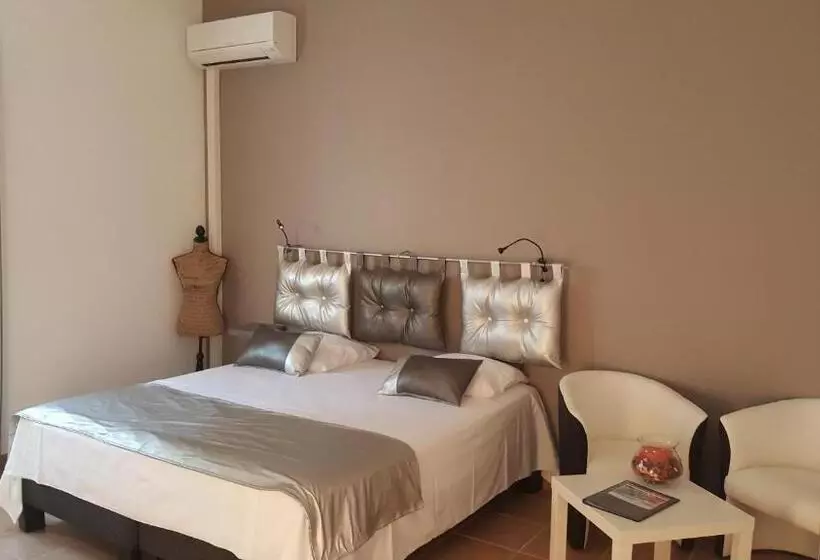 Aamiaismajoitus (B&B) La Maison Du Castellet