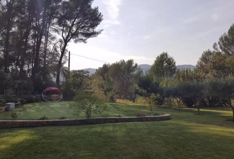 Aamiaismajoitus (B&B) La Maison Du Castellet