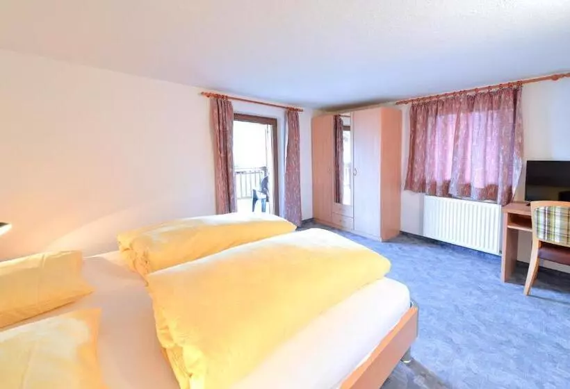 Hotelli Gasthof Ebner Pfiffikus