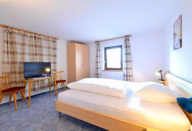 Hotelli Gasthof Ebner Pfiffikus