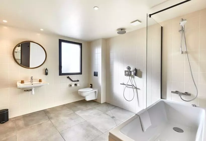 ホテル Ibis Styles La Rochesuryon