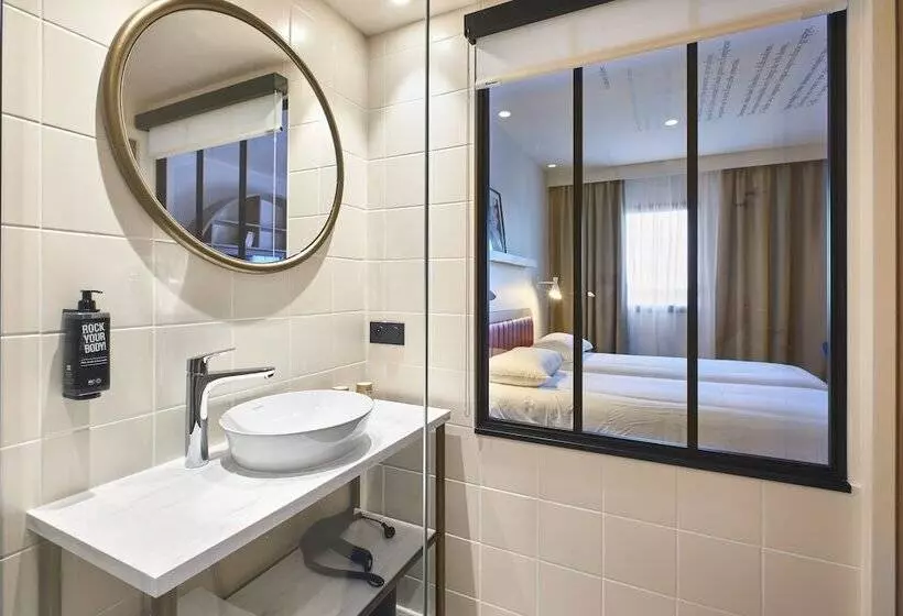 ホテル Ibis Styles La Rochesuryon