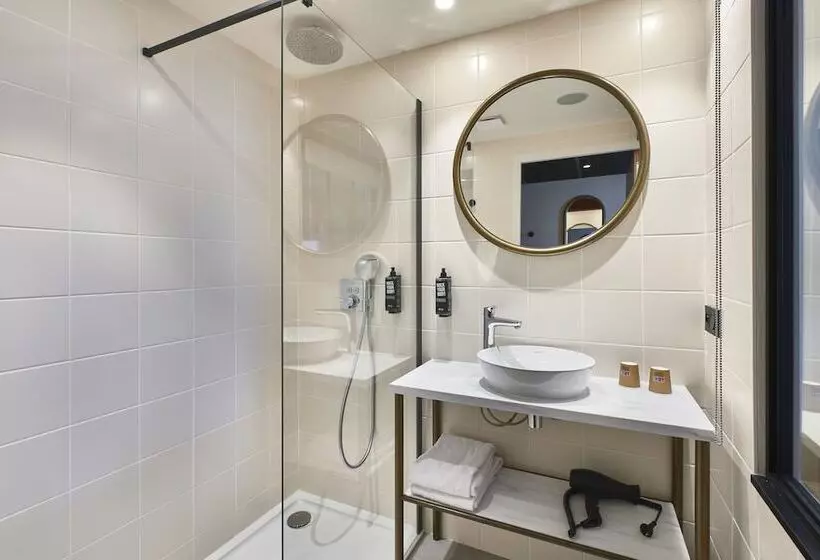 ホテル Ibis Styles La Rochesuryon