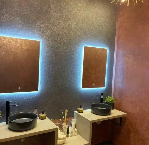 Hotelli Pensiunea Casa Buna