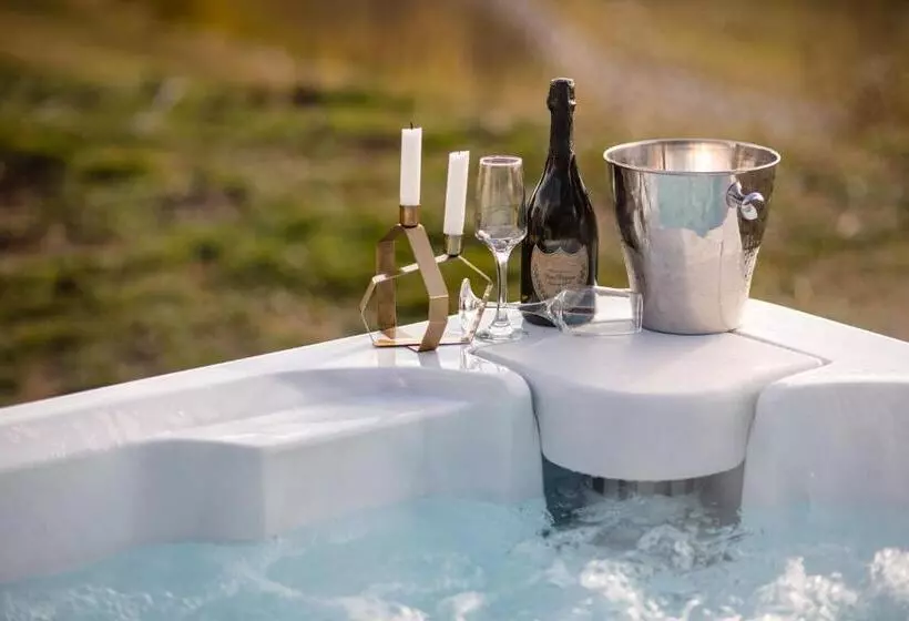 Hotelli Pensiunea Casa Buna