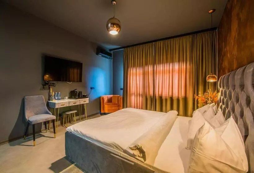 Hotelli Pensiunea Casa Buna