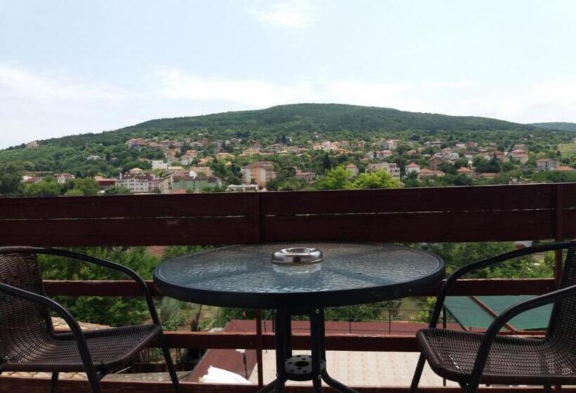 پانسیون Guest House Astra