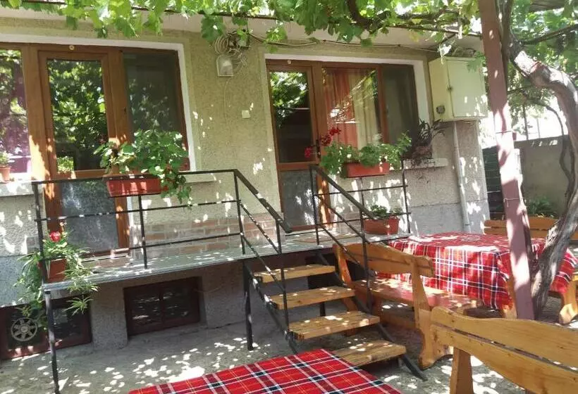 ペンション Guest House Astra