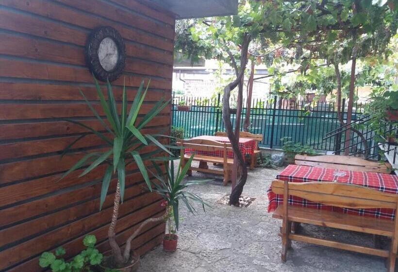 پانسیون Guest House Astra