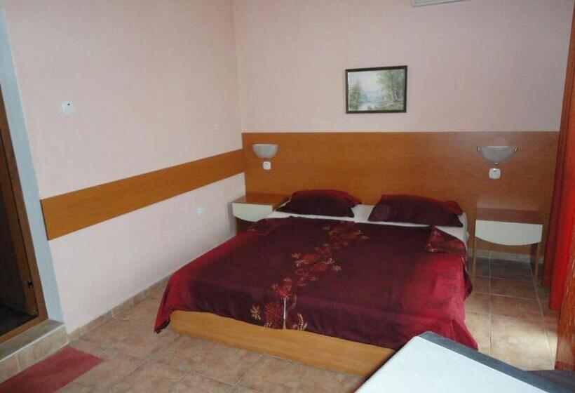 پانسیون Guest House Astra