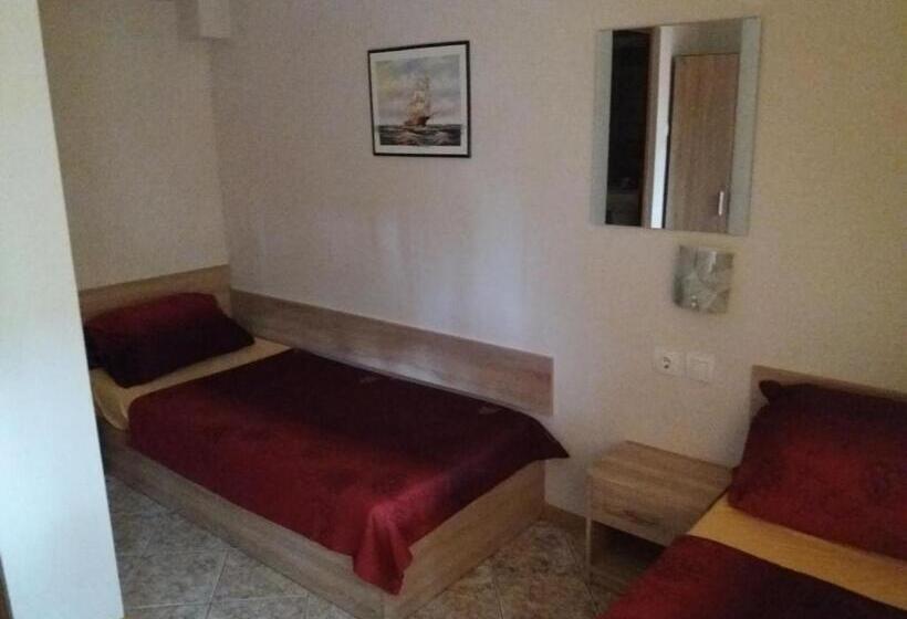 پانسیون Guest House Astra