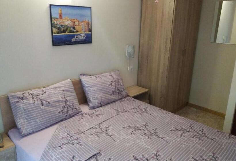 پانسیون Guest House Astra