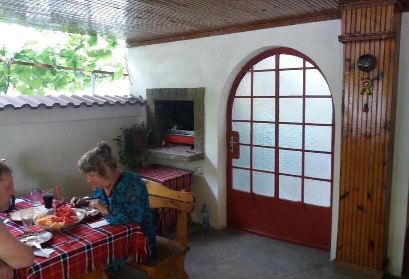 پانسیون Guest House Astra