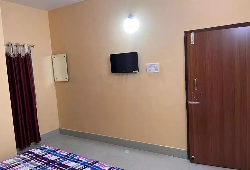 ペンション Shradharam Lodge