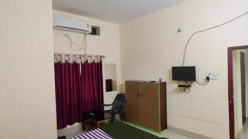 ペンション Shradharam Lodge