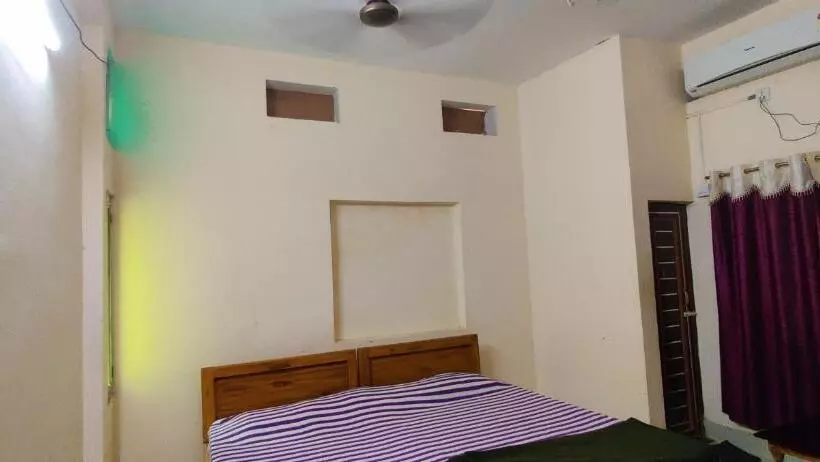 ペンション Shradharam Lodge