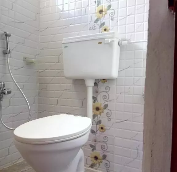 ペンション Shradharam Lodge