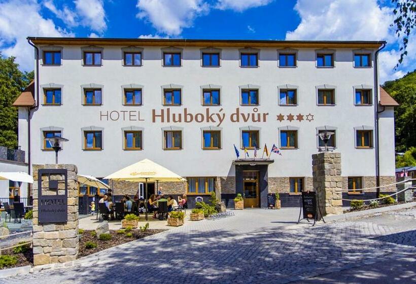 Wellness Hotel Hluboký Dvůr