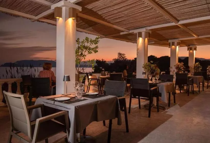 هتل Crystal Beach