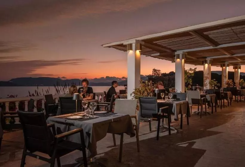 هتل Crystal Beach