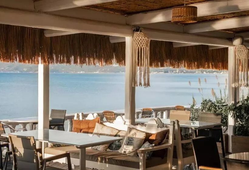 هتل Crystal Beach