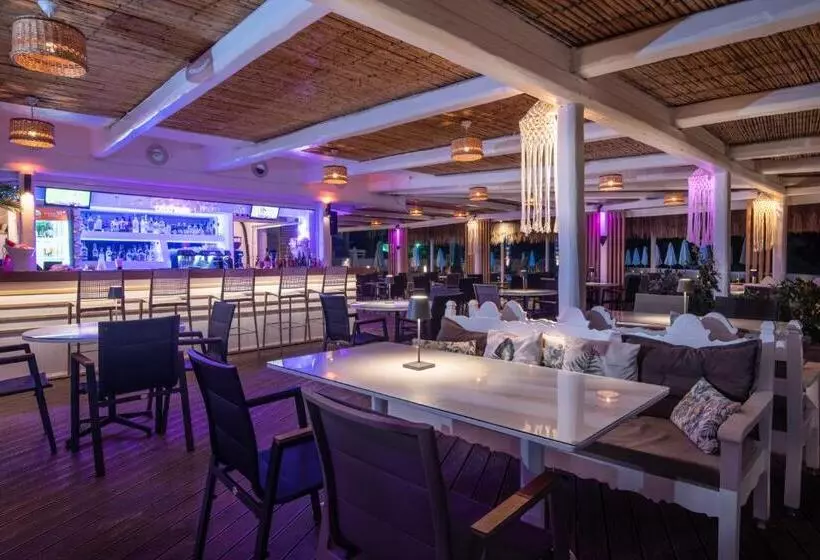 هتل Crystal Beach