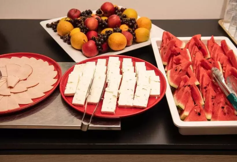 هتل Crystal Beach