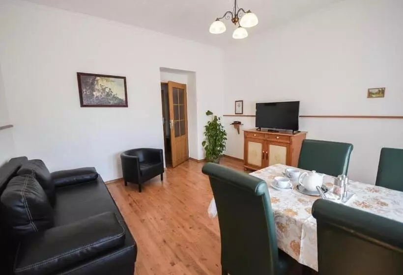 בית מלון כפרי Diana Apartments