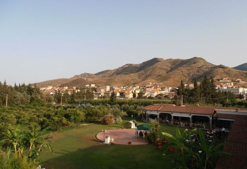 Отель Domu Incantada