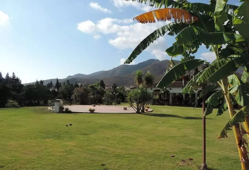 هتل Domu Incantada