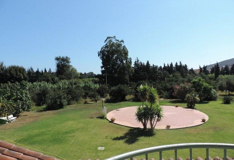 Отель Domu Incantada