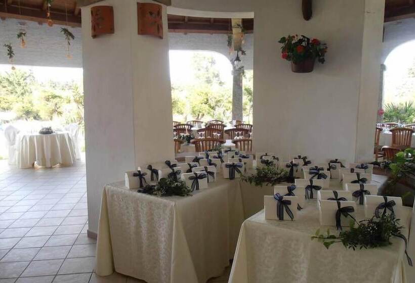 Отель Domu Incantada