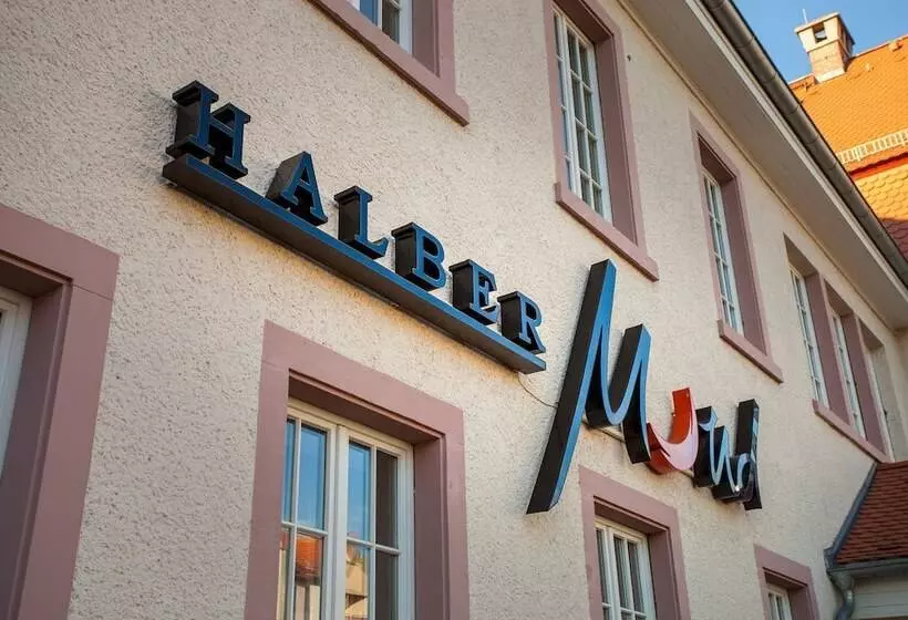Отель Halber Mond