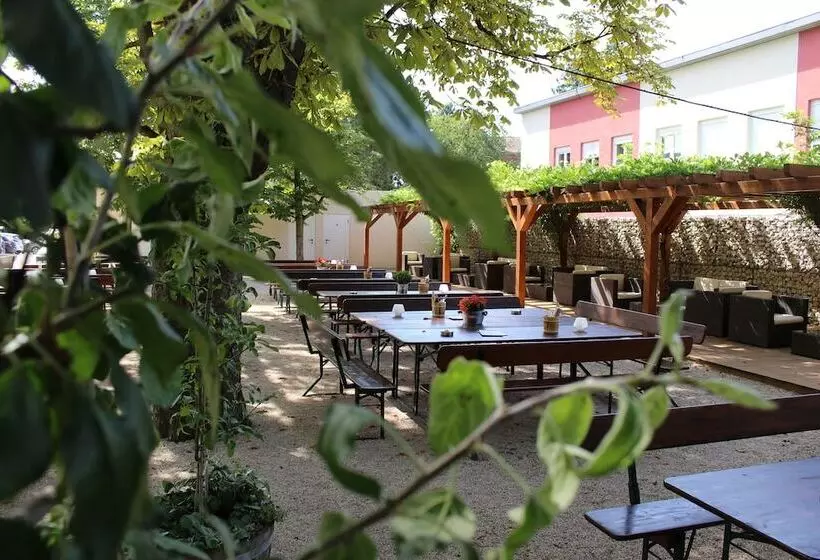 Отель Halber Mond