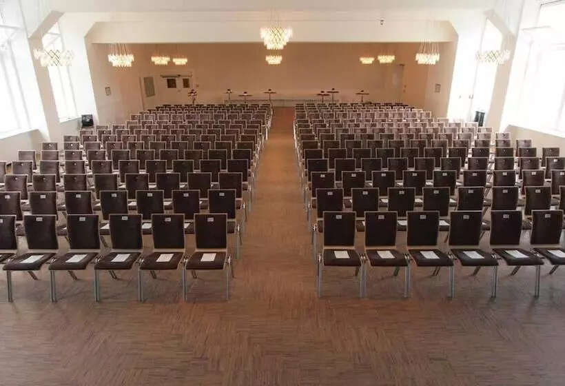 Отель Halber Mond