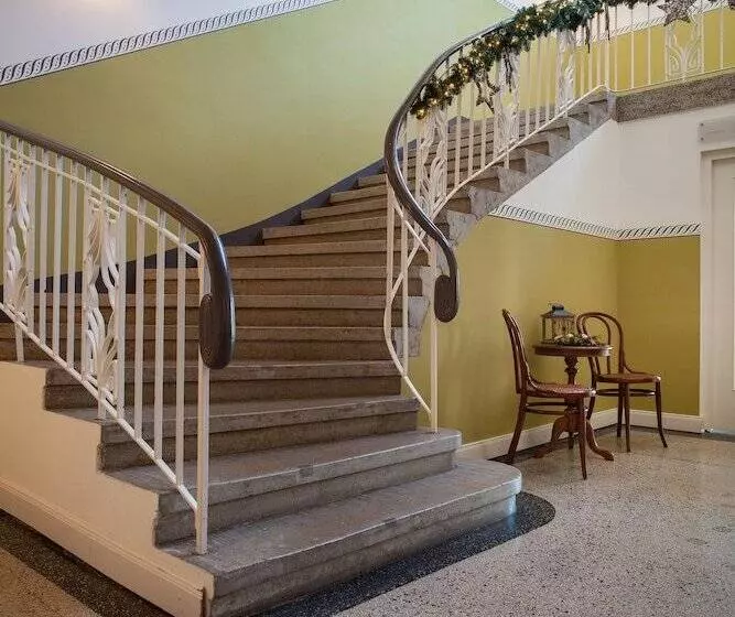 Отель Halber Mond