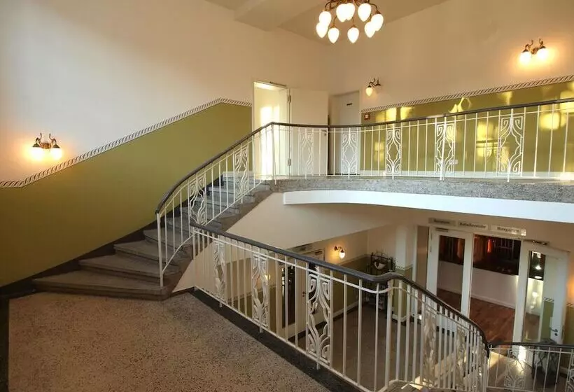 Отель Halber Mond