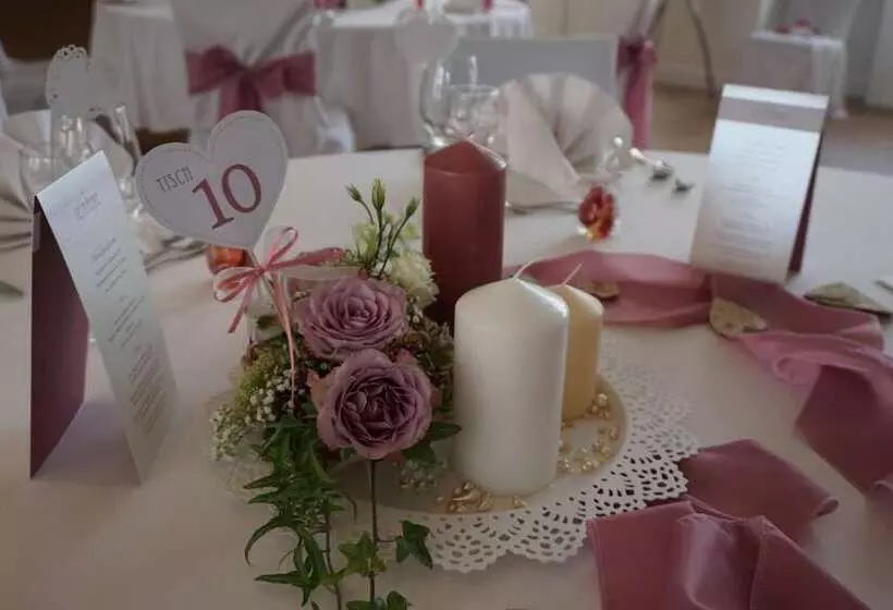 Отель Halber Mond