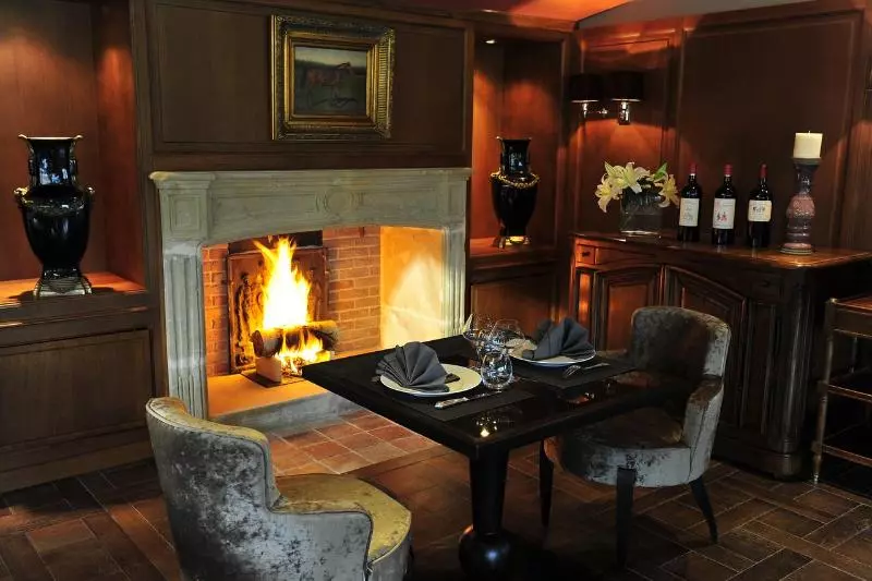 בית מלון כפרי Le Domaine Chateau Du Faucon