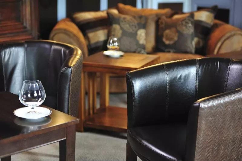 בית מלון כפרי Le Domaine Chateau Du Faucon