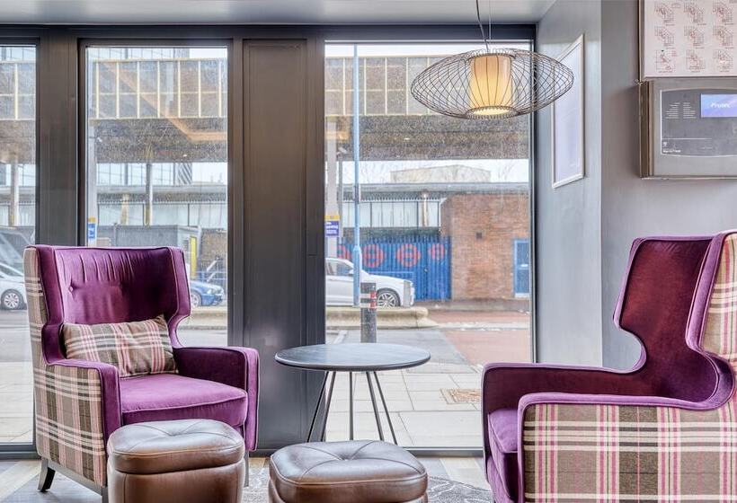 Отель Premier Inn London Uxbridge Town Centre