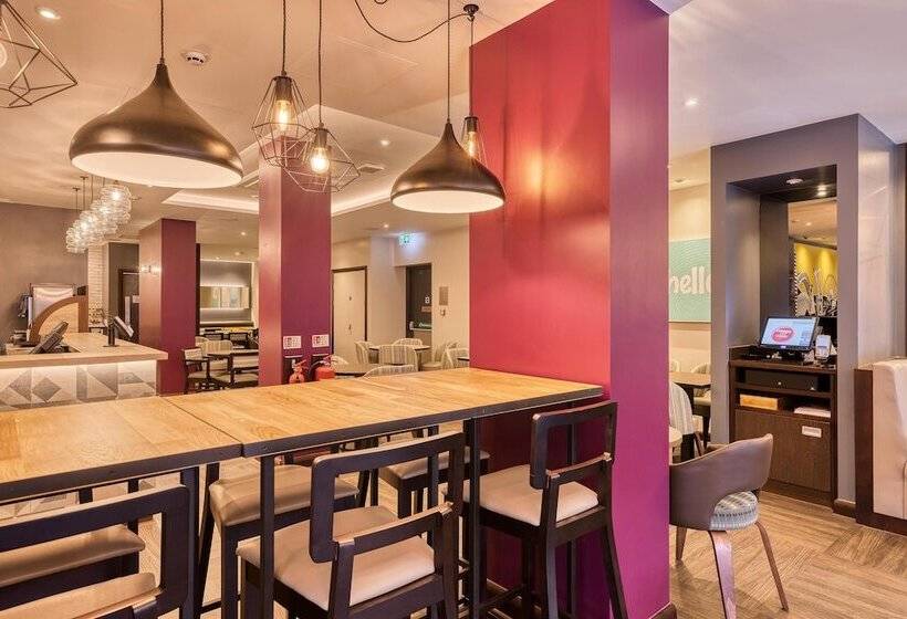 Отель Premier Inn London Uxbridge Town Centre