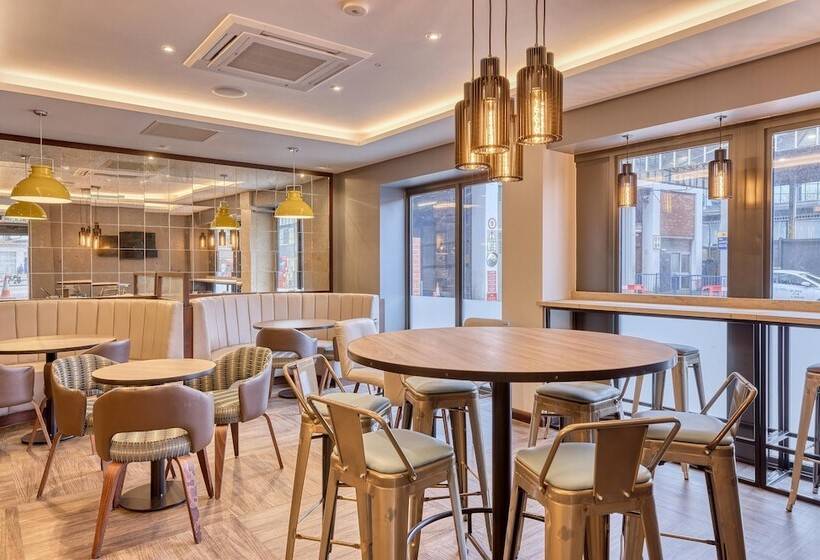 Отель Premier Inn London Uxbridge Town Centre