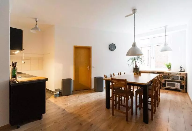 230 M2 Loft Mit Eigenem Wintergarten Mit Tischtennis & Dart, Kostenloser Parkplatz