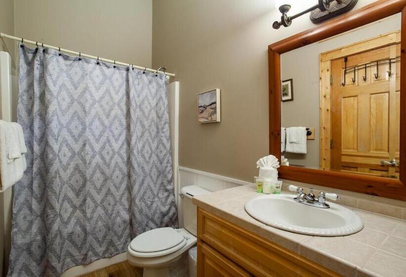 Bear Creek Cabin   Mtn View, Hot Tub And Game Room