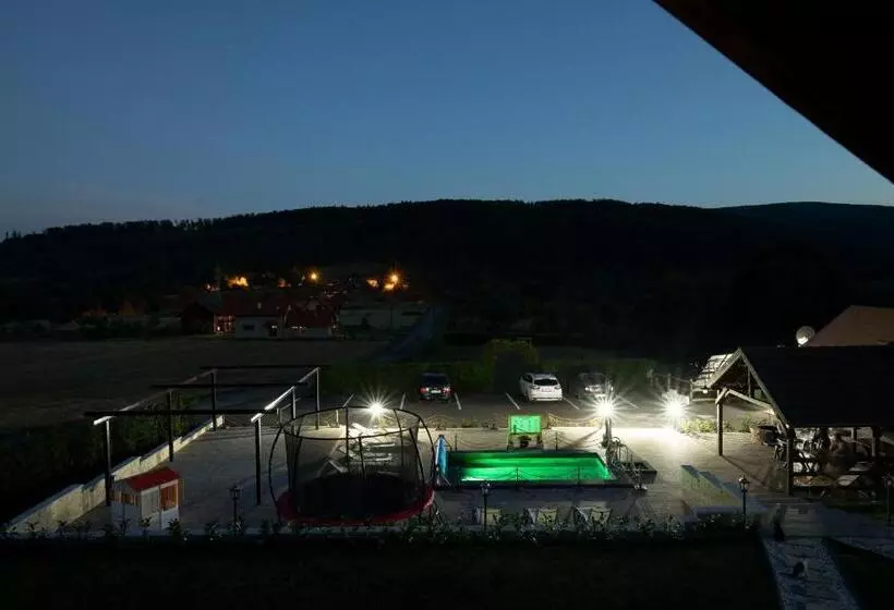 ペンション Pallos Apartments