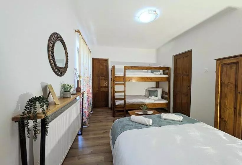 ペンション Pallos Apartments