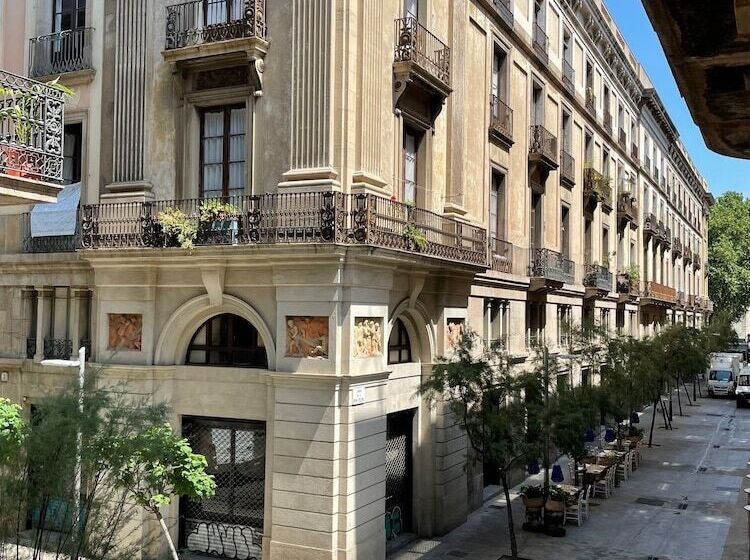 پانسیون Som Nit Port Vell